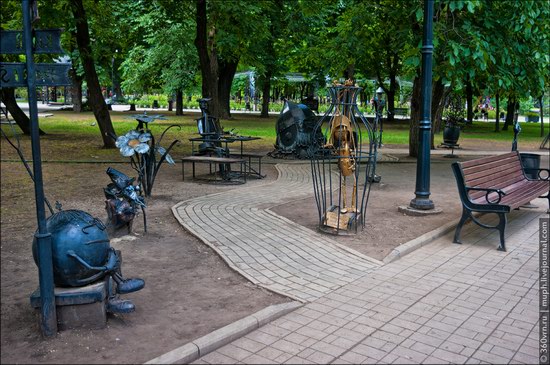 Forged Figures Park, Donetsk, Ukraine photo 3