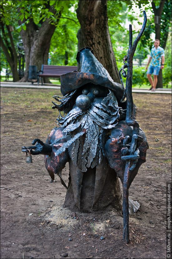 Forged Figures Park, Donetsk, Ukraine photo 4