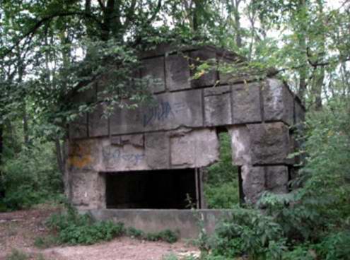 Kiev secret place - Lost graveyards and half-built mental home