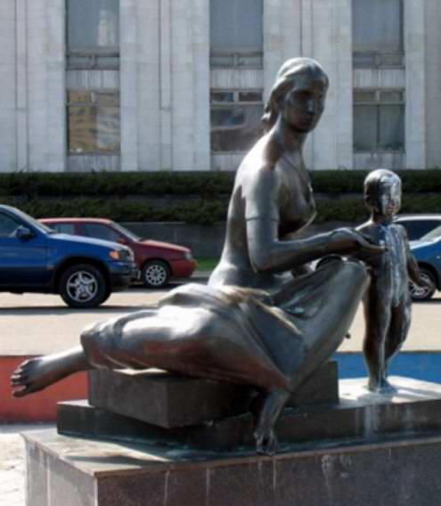 Kiev secret place - Monument to a single mother