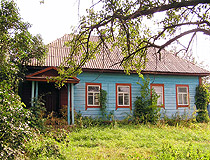Wooden country house in Chernihiv Oblast