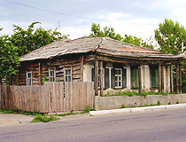 Lisichansk old wooden house