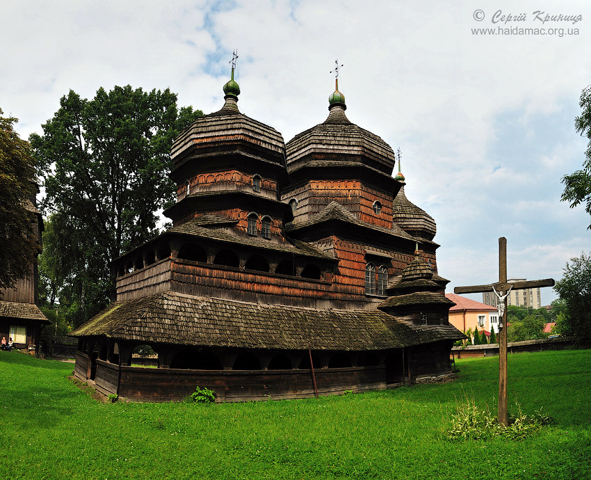 drohobych-ukraine-wooden-church-1.jpg