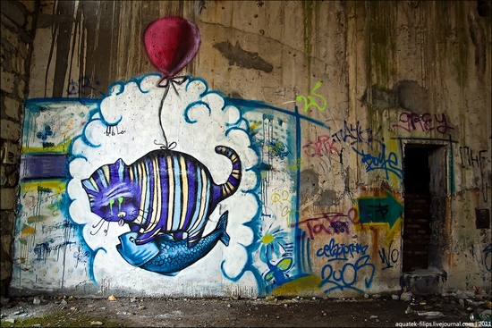 Graffiti-covered abandoned museum of Sevastopol view 10