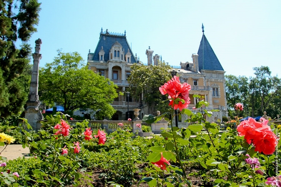 Massandra Palace, Yalta, Crimea view 4