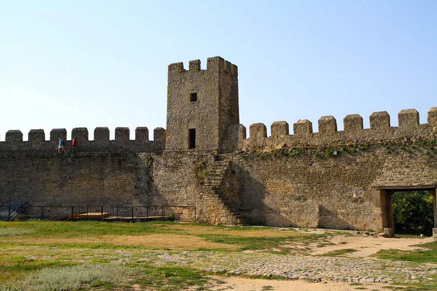 The largest medieval fortress in Ukraine · Ukraine travel blog