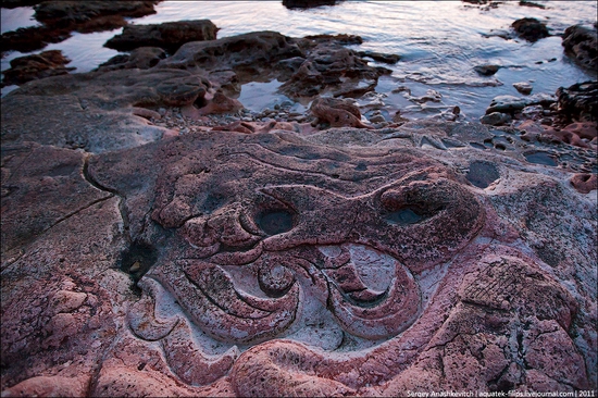 Drawings on the rocks near Sevastopol, Ukraine view 3