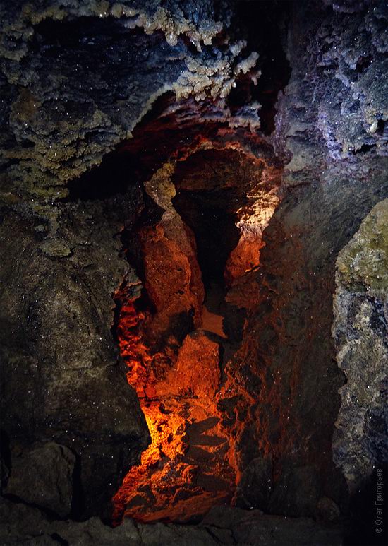 Gorgeous underground universe of Mlynki cave, Ukraine view 5