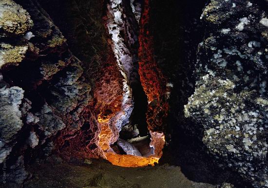 Gorgeous underground universe of Mlynki cave, Ukraine view 7