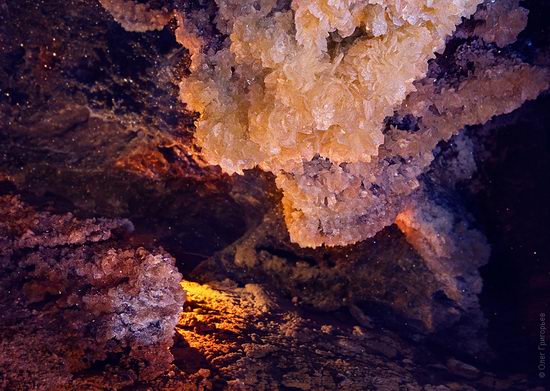 Gorgeous underground universe of Mlynki cave, Ukraine view 9