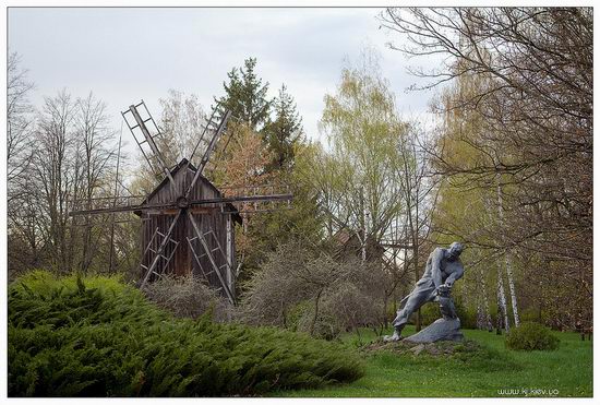 Folk architecture and life museum, Ukraine view 16