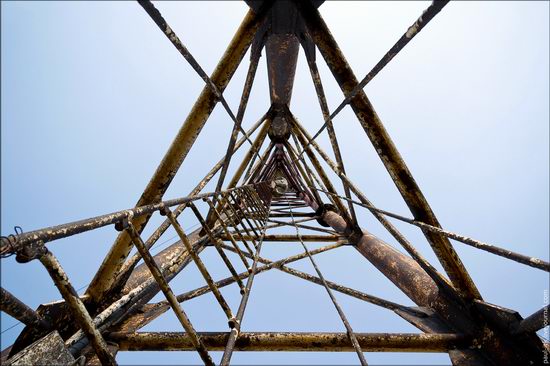 Climbing the 250 meter tower, Kharkov oblast, Ukraine photo 4