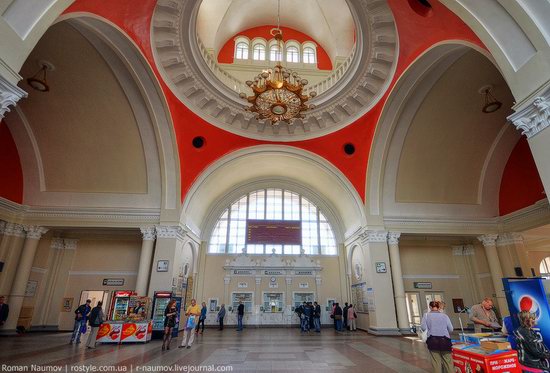 Chernigov railway station, Ukraine photo 3