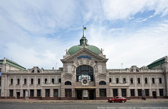 Chernovtsy railway station, Ukraine photo 1