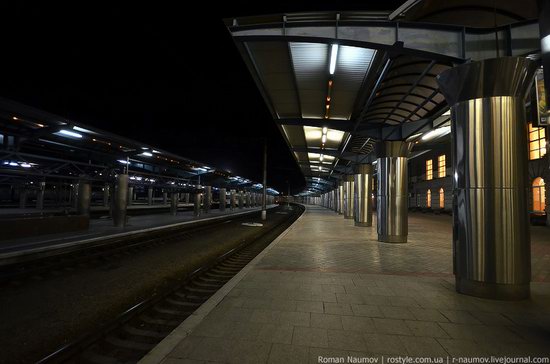 Dnepropetrovsk railway station, Ukraine photo 3