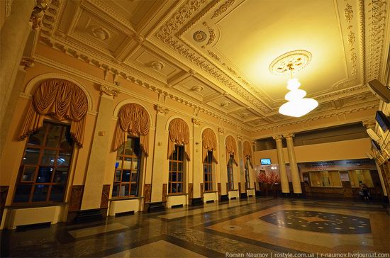 Donetsk railway station, Ukraine photo 3