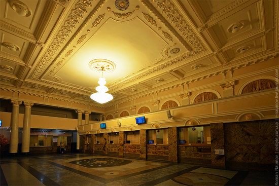 Donetsk railway station, Ukraine photo 4