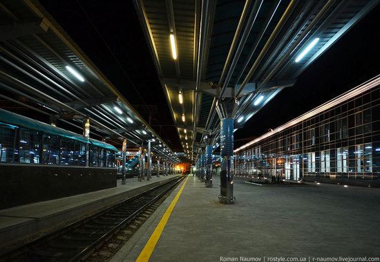 Donetsk railway station, Ukraine photo 6