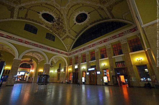 Kharkov railway station, Ukraine photo 2