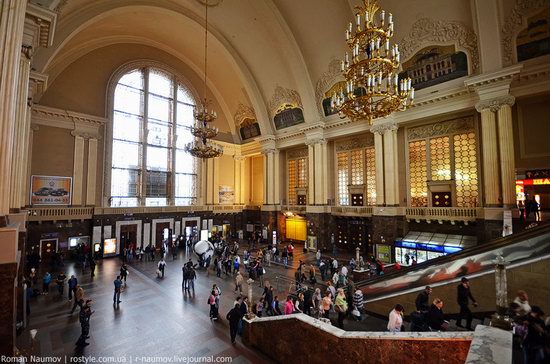 Kiev railway station, Ukraine photo 2