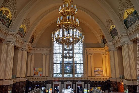 Kiev railway station, Ukraine photo 3