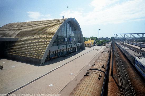 Lugansk railway station, Ukraine photo 2