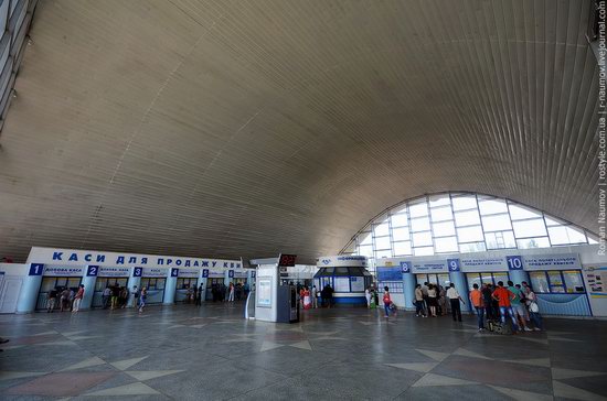 Lugansk railway station, Ukraine photo 3