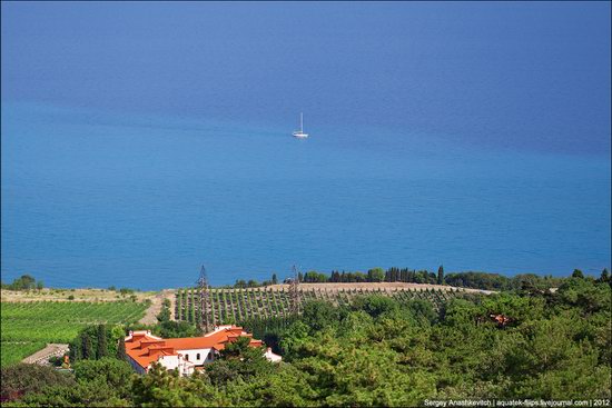 Picturesque landscapes of Crimea, Ukraine photo 5