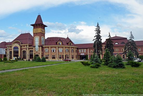 Uzhgorod railway station, Ukraine photo 1