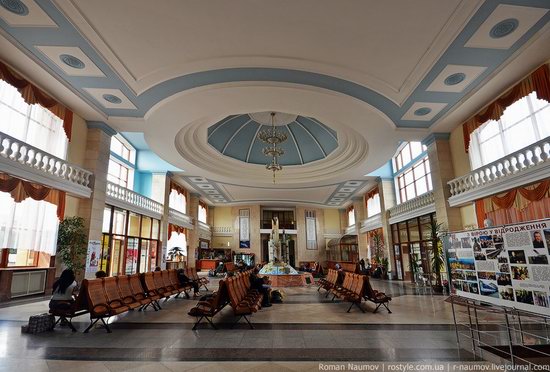 Uzhgorod railway station, Ukraine photo 3