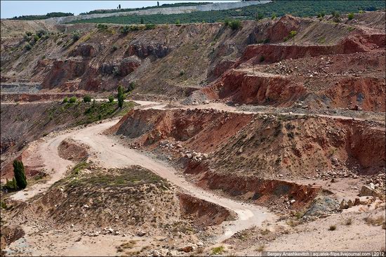 Picturesque abandoned quarry near Sevastopol, Crimea, Ukraine photo 4