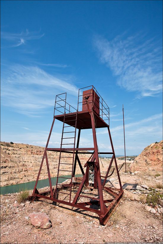 Picturesque abandoned quarry near Sevastopol, Crimea, Ukraine photo 8