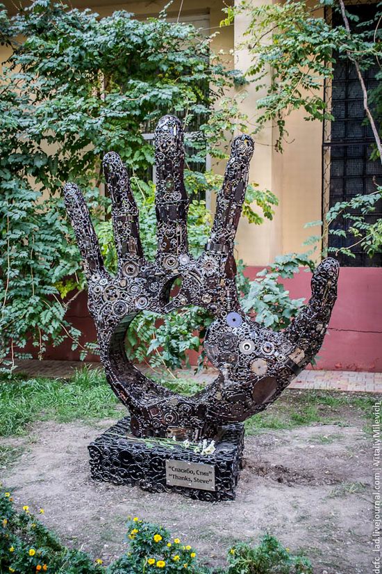 Steve Jobs, Apple founder, monument in Odessa, Ukraine photo 2