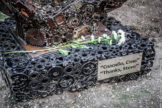 Steve Jobs, Apple founder, monument in Odessa, Ukraine photo 3