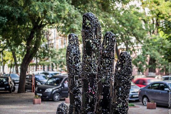 Steve Jobs, Apple founder, monument in Odessa, Ukraine photo 7