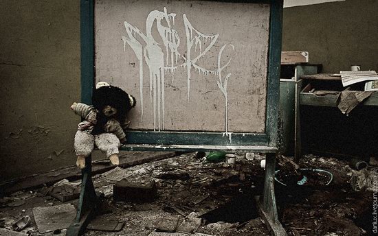 Abandoned kindergarten in the Chernobyl zone, Ukraine photo 4