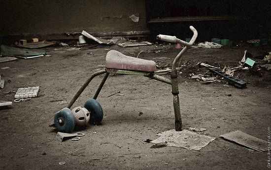 Abandoned kindergarten in the Chernobyl zone, Ukraine photo 5