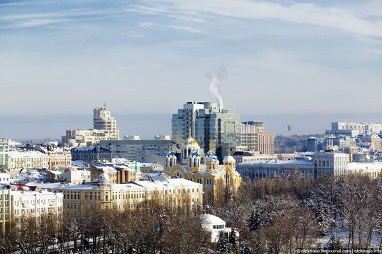 Kiev, capital of Ukraine, after snowfall photo 1