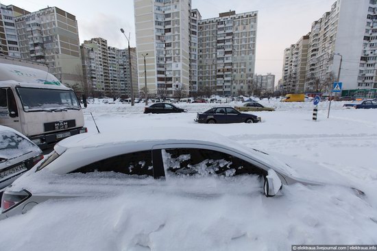 Abnormally heavy snowfall in Kiev, Ukraine photo 10