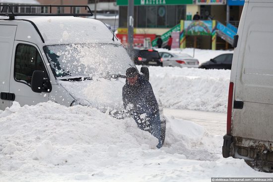 Abnormally heavy snowfall in Kiev, Ukraine photo 14