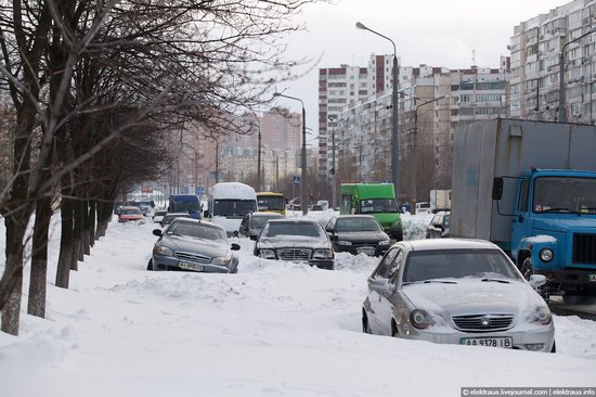 Abnormally heavy snowfall in Kiev, Ukraine photo 4