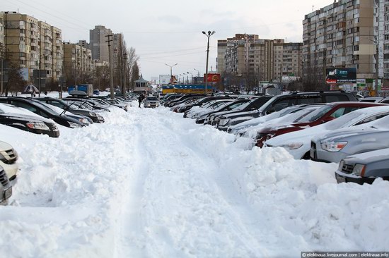 Abnormally heavy snowfall in Kiev, Ukraine photo 7