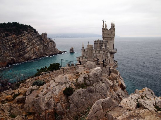 Architectural monument Swallow's Nest and surroundings photo 2