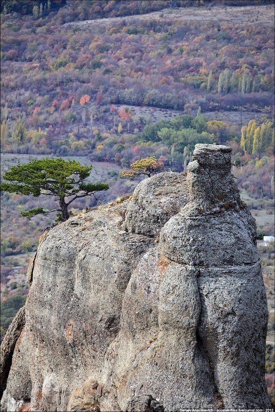 The Valley of Ghosts stone statues, Crimea, Ukraine photo 14