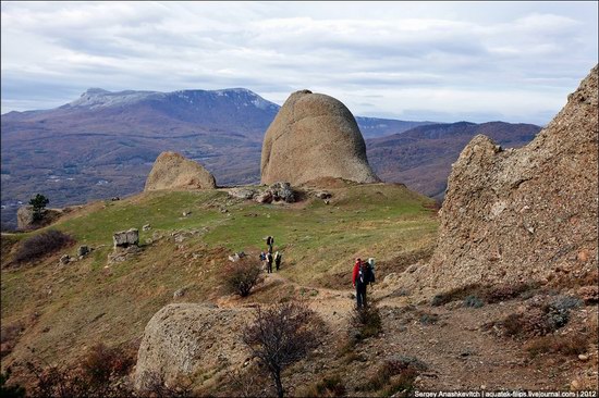 The Valley of Ghosts stone statues, Crimea, Ukraine photo 9