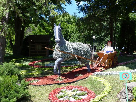 Exhibition of flower cars at Pevcheskoe Pole in Kiev, Ukraine photo 10