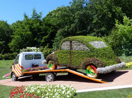 Exhibition of flower cars at Pevcheskoe Pole in Kiev, Ukraine photo 12