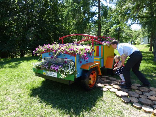 Exhibition of flower cars at Pevcheskoe Pole in Kiev, Ukraine photo 15