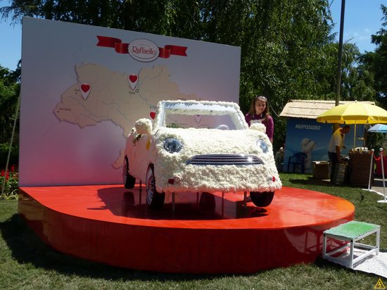 Exhibition of flower cars at Pevcheskoe Pole in Kiev, Ukraine photo 16