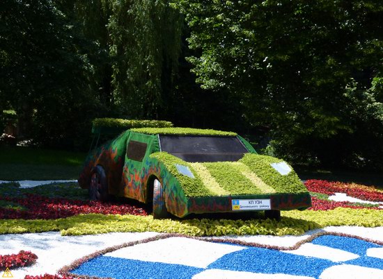 Exhibition of flower cars at Pevcheskoe Pole in Kiev, Ukraine photo 4